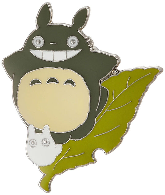 Studio Ghibli My Neighbor Totoro - Big Totoro with Leaf Pin Badge (T-27)